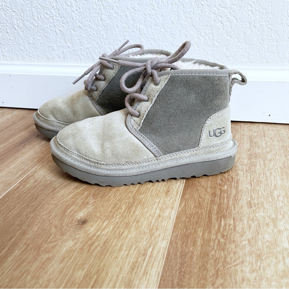 UGG Kids Neumel Suede Chukka Boots Light Taupe Gray Size 13 Lace Up Cozy Lining